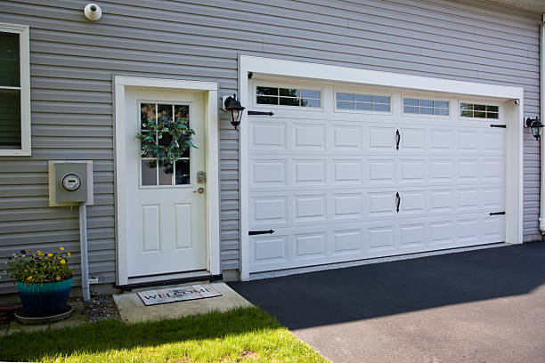 24/7 Emergency Garage Door Panel Replacement experts in Roaming Shores, OH